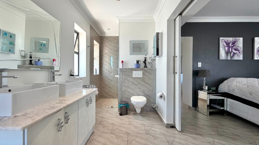 4 Bedroom Property for Sale in La Montagne Western Cape